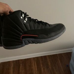 Gotta lot of my shoes in my closet that im trynna get rid of for cash